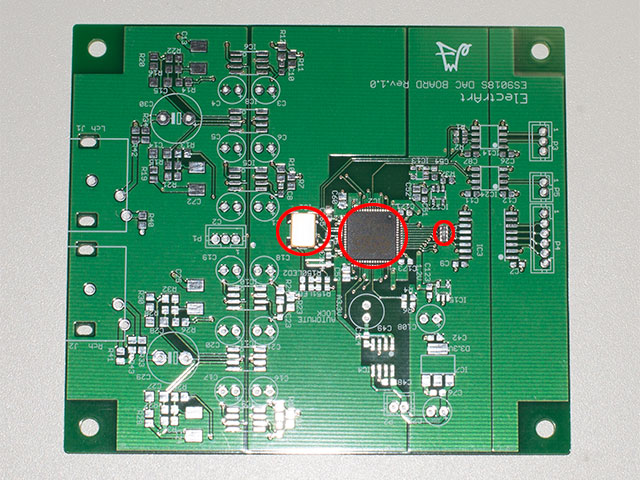 USDA_MINI基板用のES9018S基板(赤丸で囲んだ3点の実装難易度の高い部品があらかじめ実装されています)